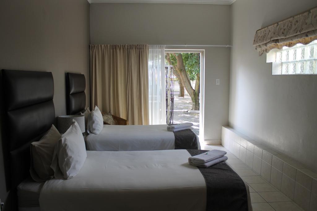 Fin And Feather Guest Lodge Boksburg Buitenkant foto